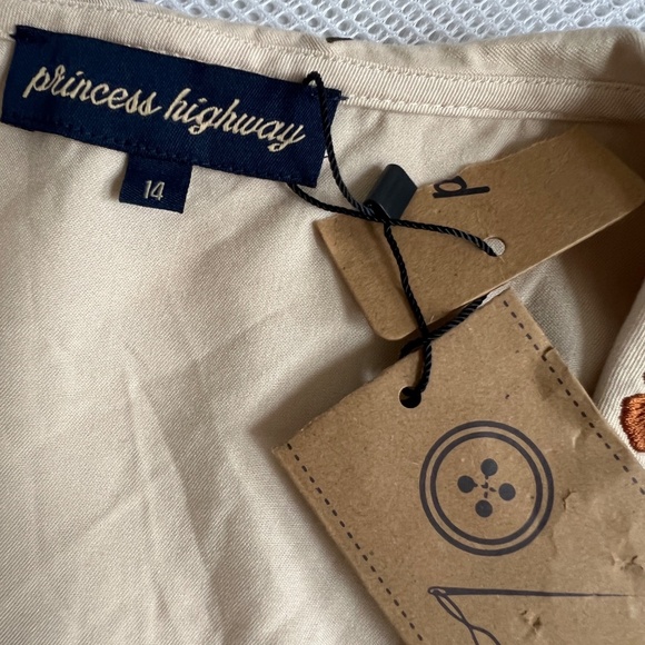 Princess Highway Blouse Top Button Up Embroidered Beige Size M Floral Collar NEW - Picture 4 of 7